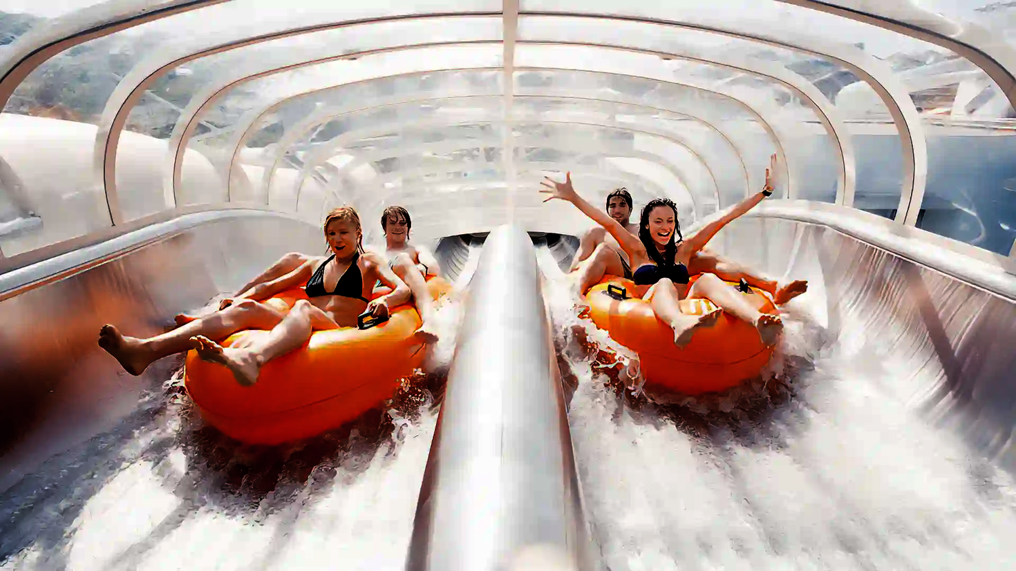 Luftaufnahme zeigt komplexe Verschlingung der Raft Racer Röhren von oben.