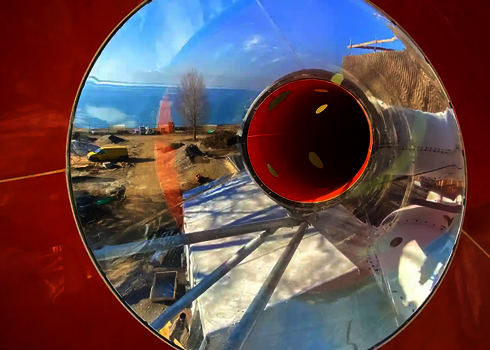 Innenansicht einer RR1400 Röhrenrutsche mit durchsichtigem Acryl-Abschnitt.