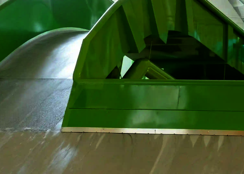 Nahaufnahme der Stützstruktur und des Einstiegsbereichs der grünen Sidewinder.