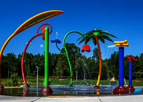 Wasserspielplatz mit Wie-Spray Elementen "Palme", "Blume", "Sprühkanone".