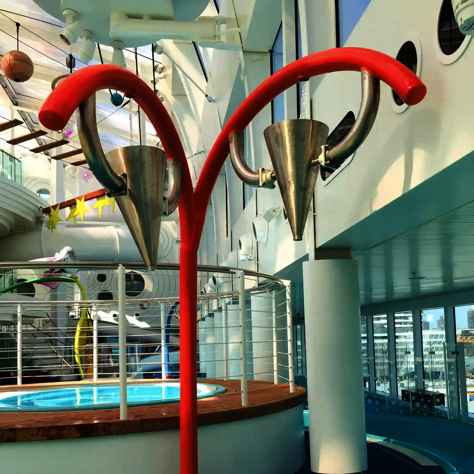 Wie-Spray Bauteil "Kippeimer doppelt" auf einem Kreuzfahrtschiff.