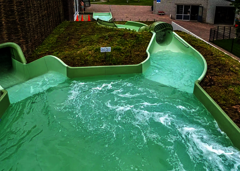 Letzter Abschnitt des Wildwasserflusses mündet in ein breites Auffangbecken.