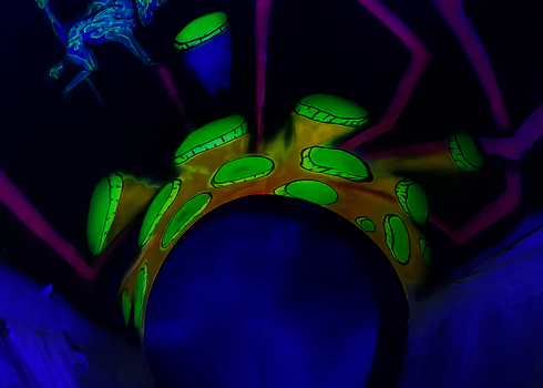 Trommelmotive und tanzende Figuren in UV-Farben zieren die Röhrenwand.