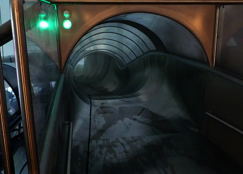 Startbereich des Crazy Rivers mit grüner Sensorampel.