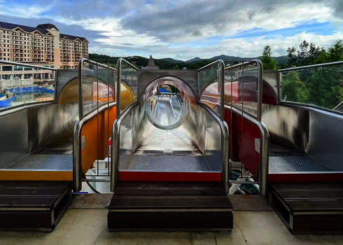 Startbereich des Matracers mit drei Rutscheingängen.