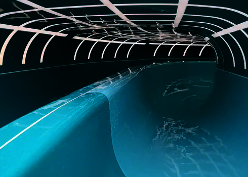 2-in-1 Racer Wasserrutsche mit glänzenden weißen Lichteffekten.