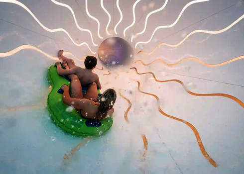 Zwei Personen rutschen auf einem grünen Rutschreifen durch eine weiße Wasserutsche mit Lichteffekten.